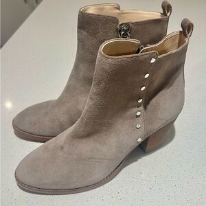 Nine West beige suede boots size 9